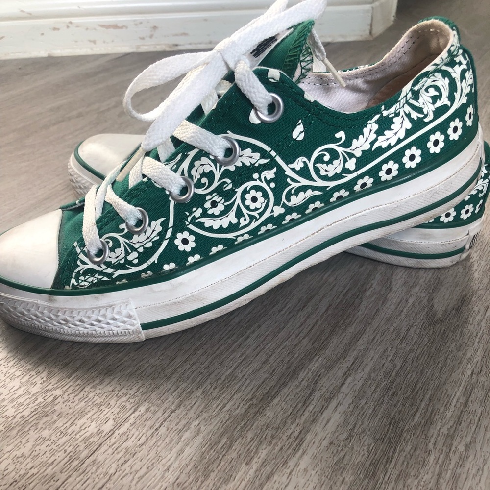 🛑SOLD🛑GREEN FLORAL Converse All-Star Sz.6